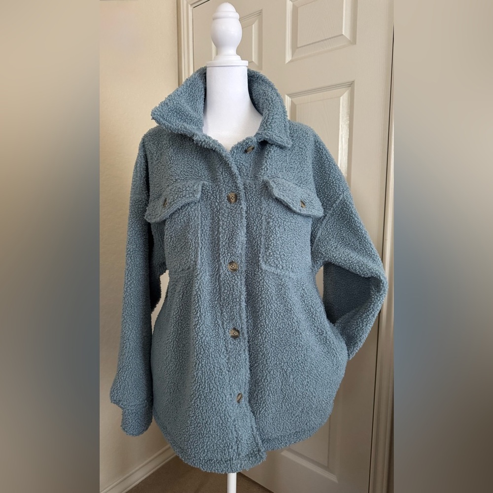 American Eagle Outfitters Blue Teddy Jacket
Women’s Size Small GUC
